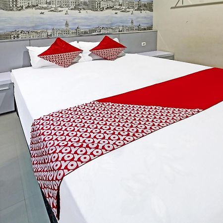 Super Oyo 91202 Family Guest House Syariah Tulungagung Exterior photo
