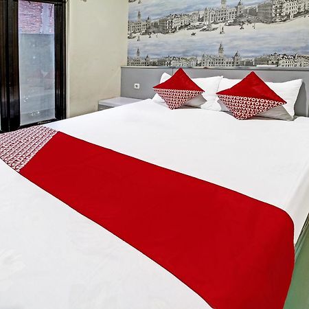 Super Oyo 91202 Family Guest House Syariah Tulungagung Exterior photo
